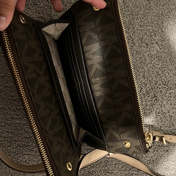 Michael Kors crossbody purse - Picture 3 of 6